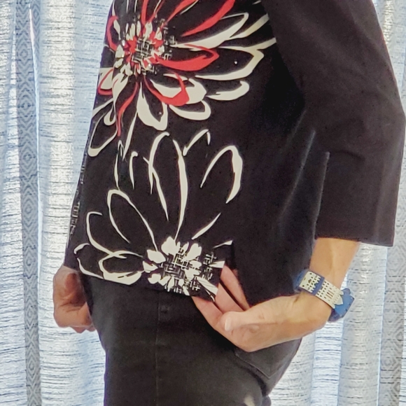 Alfred Dunner Floral  graphics rhinestone embellished top Sm 3/4 length sleeve - Picture 2 of 8